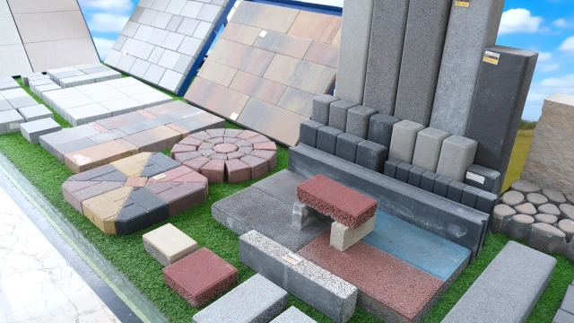The picture shows concrete blocks of various sizes.