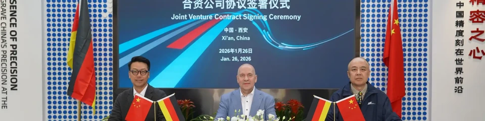 博世力士乐和西安亿孚正式签署合资协议（从左至右）：博世力士乐中国区总裁刘火伟，博世力士乐全球总裁Steffen Haack博士，西安亿孚智能装备有限责任公司董事长樊延都（图片来源：西安亿孚）