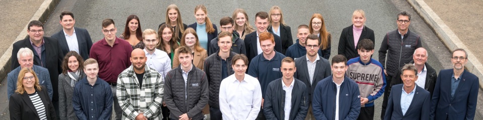 Die Nachwuchskräfte von Bosch Rexroth, die ihre Abschlussprüfung im Sommer 2023 bestanden haben.