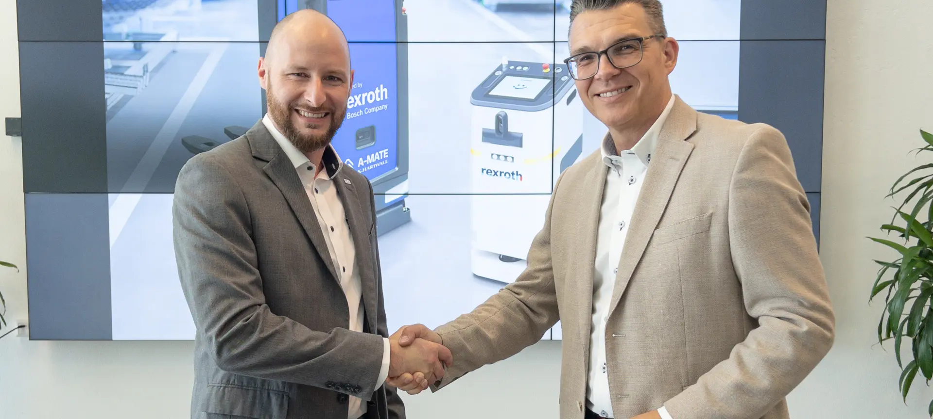 A K.Hartwall A-MATE és a Bosch Rexroth ACTIVE Shuttle AMR-jei