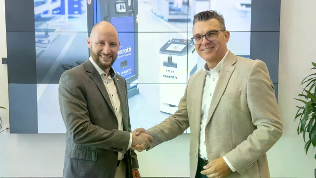 A K.Hartwall A-MATE és a Bosch Rexroth ACTIVE Shuttle AMR-jei