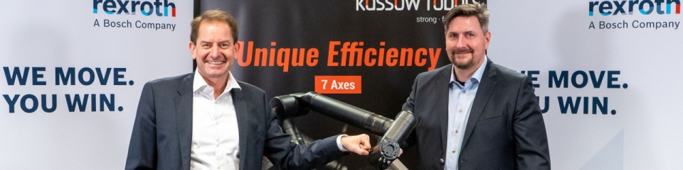 Dr. Marc Wucherer (sinistra) membro dell’Executive Board di Bosch Rexroth e Kristian Kassow, managing director e co-proprietario di Kassow Robots, che hanno firmato l‘accordo a Copenaghen