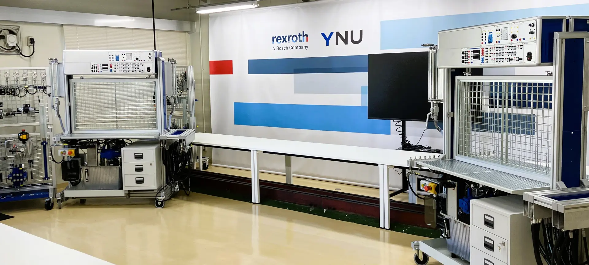 横浜国立大学・法政大学に油圧トレーニングキット提供「フルードパワートレーニングラボ」を開設し、産学連携の取り組みを推進