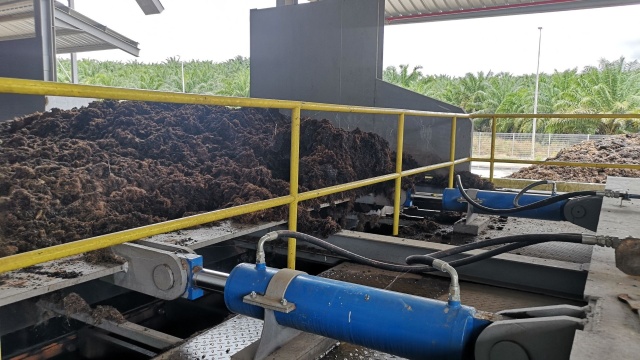 Hydraulic cylinders at palm oil mill
