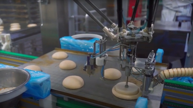 Delta robot in pastry production