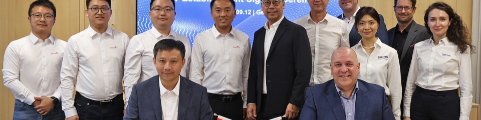 Jiang Guibin, voorzitter van Zhuhai Enpower Electric, en Dr. Steffen Haack, CEO van Bosch Rexroth.