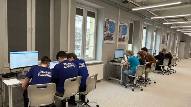 stanowiska i osoby przy stanowiskach