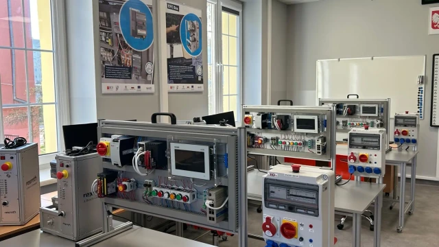 Workstations equipped with the ctrlX Automation platform