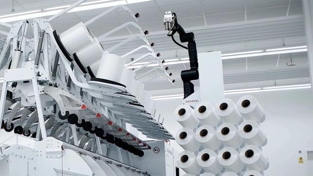 Roboty kolaboracyjne (coboty) stają się istotnym sposobem wspierania producentów w zwiększaniu ich produktywności.