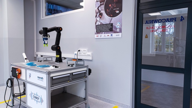 Pracownia automatyzacji i robotyki - cobot Kassow Robots