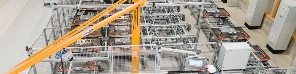 Recykling akumulatorów i ponowne wykorzystanie odzyskanych surowców stają się ważnymi elementami rozwoju europejskiej gospodarki o obiegu zamkniętym. Oferując modułowy zestaw rozwiązań do diagnozowania, rozładowywania i demontażu zużytych akumulatorów pojazdów elektrycznych, firma Bosch Rexroth umożliwia automatyzację tych procesów.