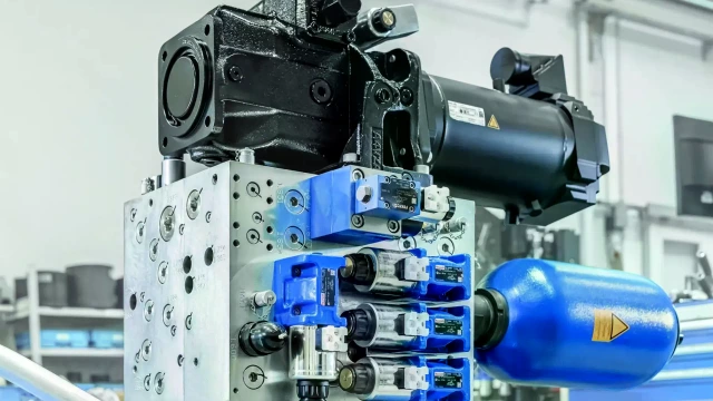 Serwohydrauliczny układ napędowy firmy Bosch Rexroth zwiększa sprawność energetyczną pras do głębokiego tłoczenia i oszczędza zasoby