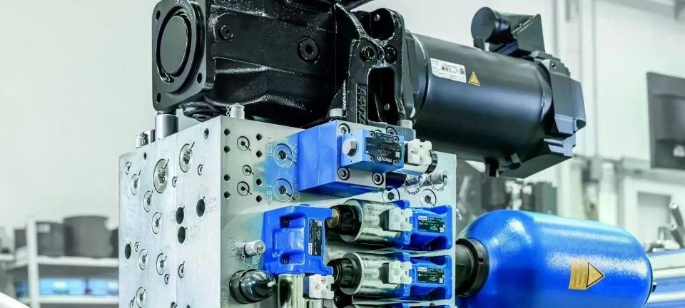 Serwohydrauliczny układ napędowy firmy Bosch Rexroth zwiększa sprawność energetyczną pras do głębokiego tłoczenia i oszczędza zasoby