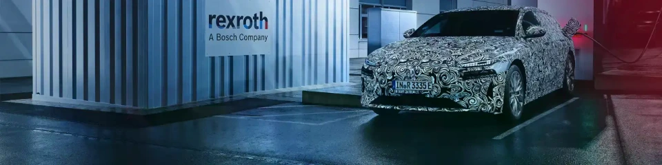 Pojazdy elektryczne muszą funkcjonować z różną infrastrukturą ładowania na całym świecie. Podczas projektowania pojazdów Audi korzysta z innowacyjnej symulacji sieci energetycznej, która została zrealizowana przy użyciu komponentów systemu automatyzacji ctrlX AUTOMATION firmy Bosch Rexroth.