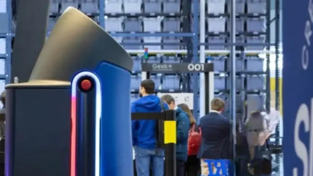 Firmy Bosch Rexroth i SYNAOS, specjalista w dziedzinie inteligentnej synchronizacji przepływu materiałów, nawiązały współpracę w celu integracji autonomicznego robota mobilnego (AMR) K.Hartwall, A-MATE® Lite, z platformą intralogistyczną SYNAOS. 