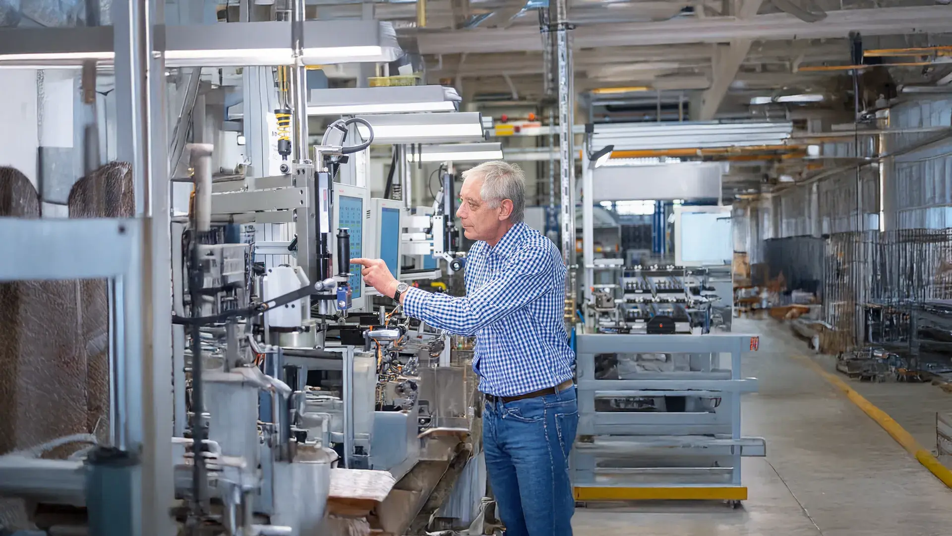 Boost Manufacturing Efficiency and ROI with Configurable Industrial Workstation Design