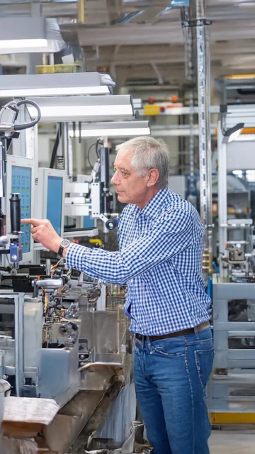 Boost Manufacturing Efficiency and ROI with Configurable Industrial Workstation Design