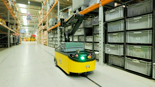 With the Edge Edition from Kassow Robots, the controller has been integrated into the base of the 7-axis cobot.