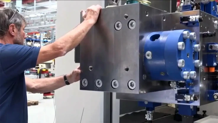 From batch size 1 to series production. We also take on the project planning, detailed design, production and assembly of individual, order-specific control blocks to the highest quality standards. 