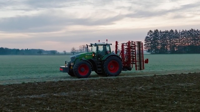 Bosch Rexroth sustainability tractor in a field
