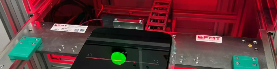 Wallbox beim Einschub in die Laserzelle