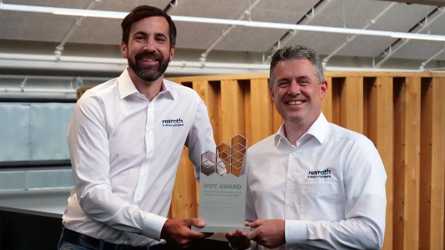 Christopher Parlitz en Jörg Heckel met de IFOY Award