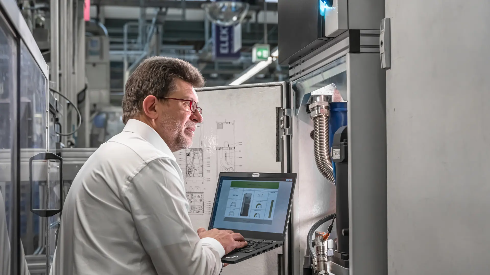 Smart pressure supply in spark plug production 