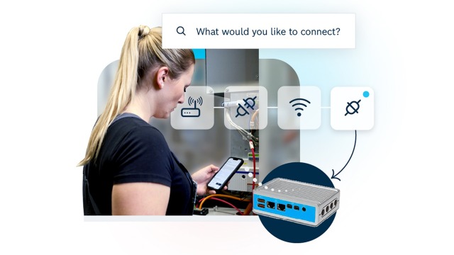 Service Techniker verbindet elektrohydraulische Komponente über den Connector mit dem Hydraulic Hub