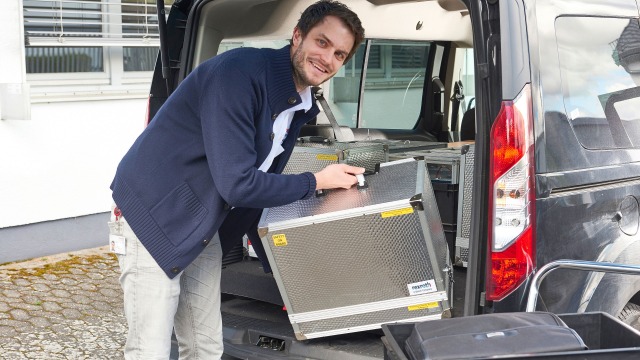A Bosch Rexroth expert unloading his service equipment