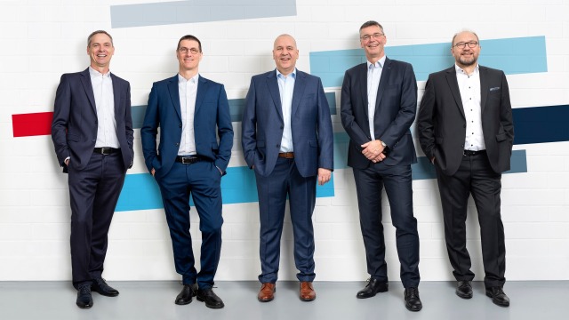 由左至右：Roland Bittenauer、Thomas Fechner、Steffen Haack 博士、Holger von Hebel、Reinhard Schäfer
