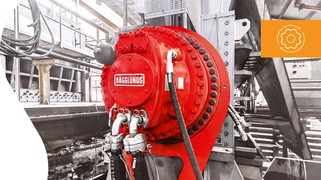 Motor Hägglunds hidráulico vermelho em aplicação industrial