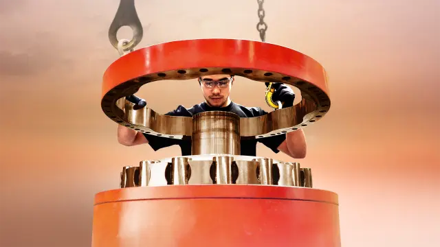 Technician assembling a Hägglunds motor