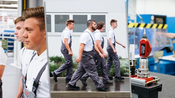 gruppe skoleelever i gang med arbeidet 