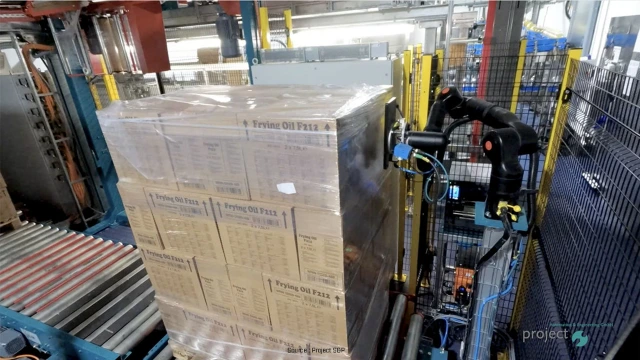 Labelling in tight space with the Kassow Robots cobot.