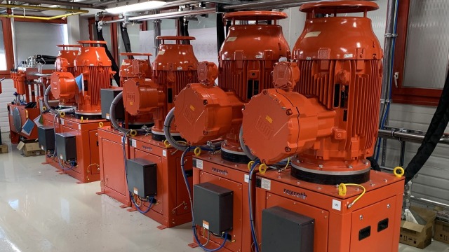 Red compact power units in ATEX design, which Bosch Rexroth has realized for the engine room in the Ex zone