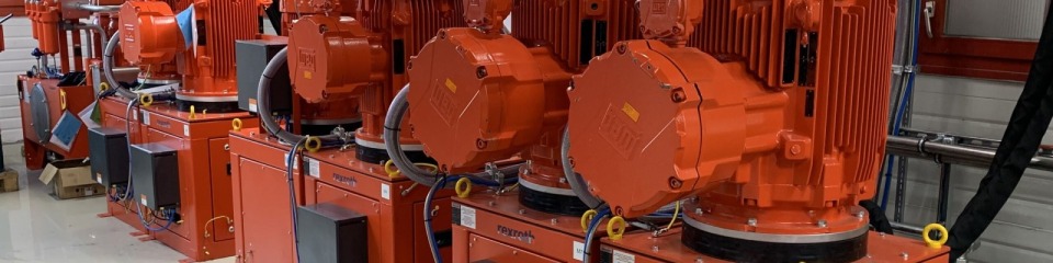 Red compact power units in ATEX design, which Bosch Rexroth has realized for the engine room in the Ex zone