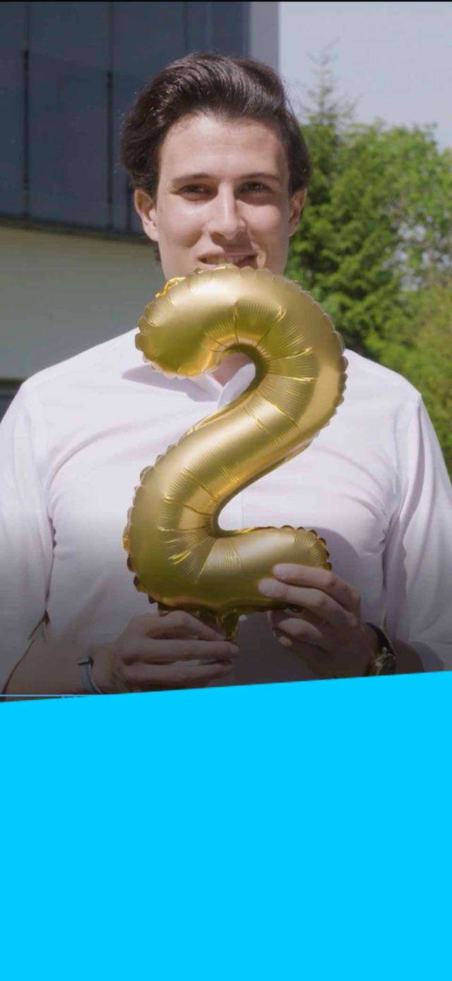 Andrea Alberti holding number 2