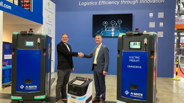 In future, Bosch Rexroth and K.Hartwall will be working together on integrated solutions for automated in-plant material transportation. On the photo from left to right: Sven Hamann, Head of Development within the Assembly Technology Business Unit at Bosch Rexroth and Jerker Hartwall, CEO at K.Hartwall Oy Ab (Image source: Bosch Rexroth AG)