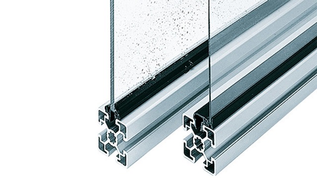 Twee oppervlakte-elementen gemonteerd op twee verschillende aluminium profielen