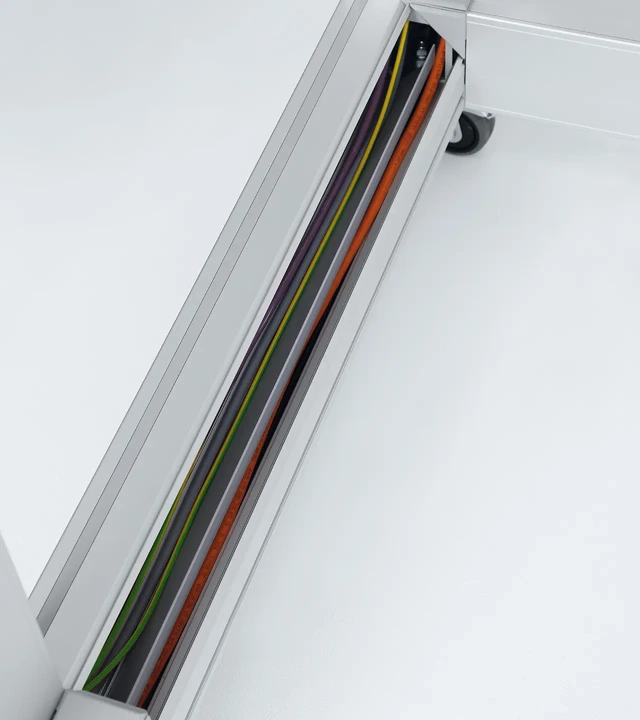 Illustration of Function-integrated profiles Edge protector