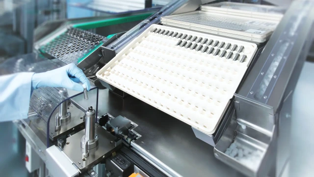 A manual workstation with the Bosch Rexroth TS 1 transfer system