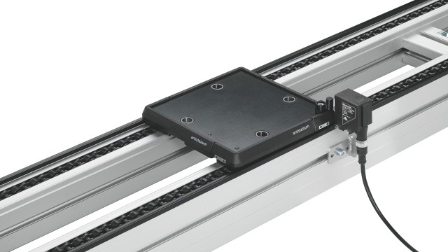 TS 2plus konveyör sistemindeki ID 200 tanımlama sisteminin Bosch Rexroth RFID etiketi