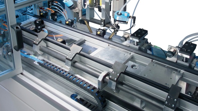 Complete view of a Bosch Rexroth conveyor system named TS 1 Transfer System 