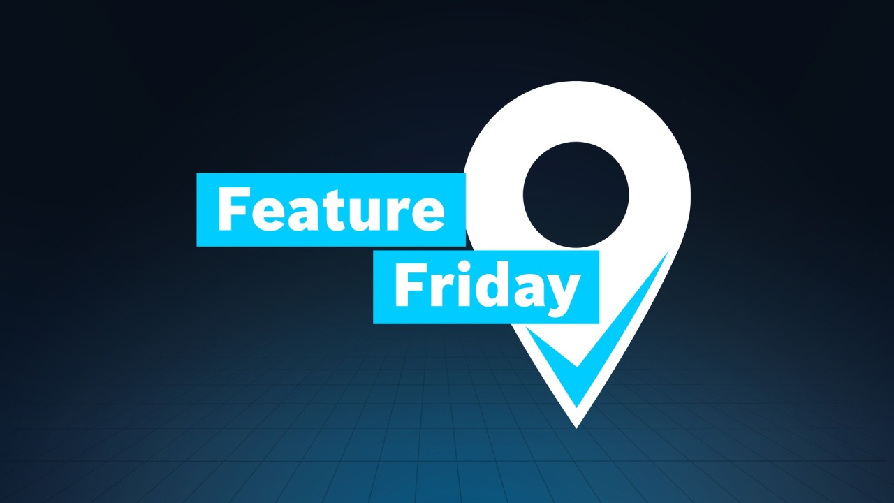 Marca de ubicación y cuadros de texto etiquetados como "Feature Friday" en una cuadrícula