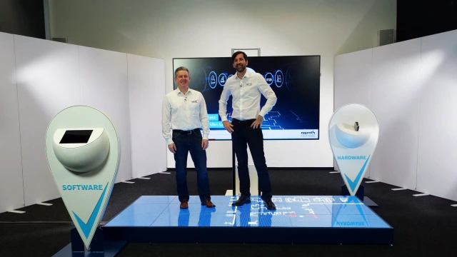 Jörg Heckel (Director de Proyectos de Robótica de intralogísticaen Bosch Rexroth) y Christopher Parlitz (Jefe de Desarrollo de Robótica de intralogística en grow platform GmbH) hablan del Locator