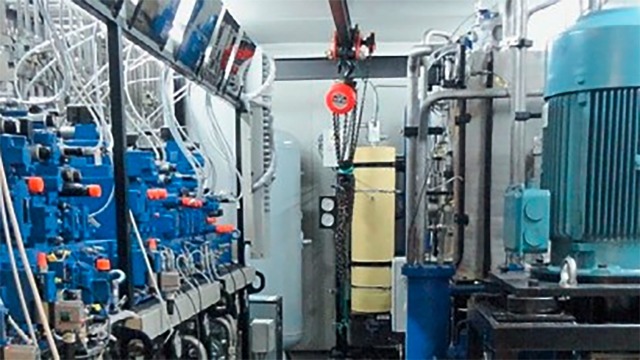Tata Steel Gotowe do użycia zbiorniki hydrauliczne z układem napędowym i techniką sterowania.