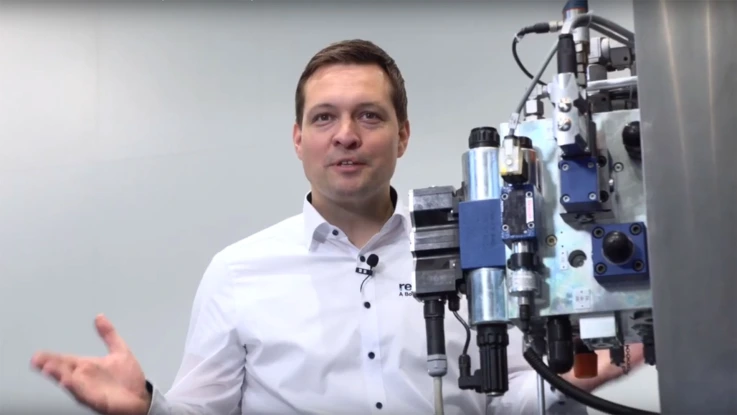 Employee explaining the IH04 press module.