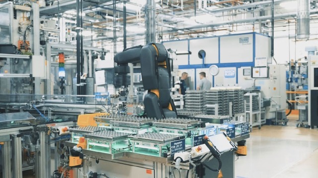 Boschin Homburgin tuotantolaitoksen prosessia optimoidaan Bosch Rexrothin robotiikan avulla