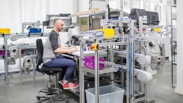 Ergonomia jest kluczem do zwiększenia motywacji i zadowolenia pracowników, poprawy wydajności i jakości pracy oraz ograniczenia absencji chorobowej
