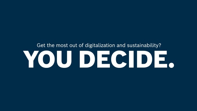 Grande scritta “YOU DECIDE” sotto alla domanda: “Come ottenere il massimo da digitalizzazione e sostenibilità?”